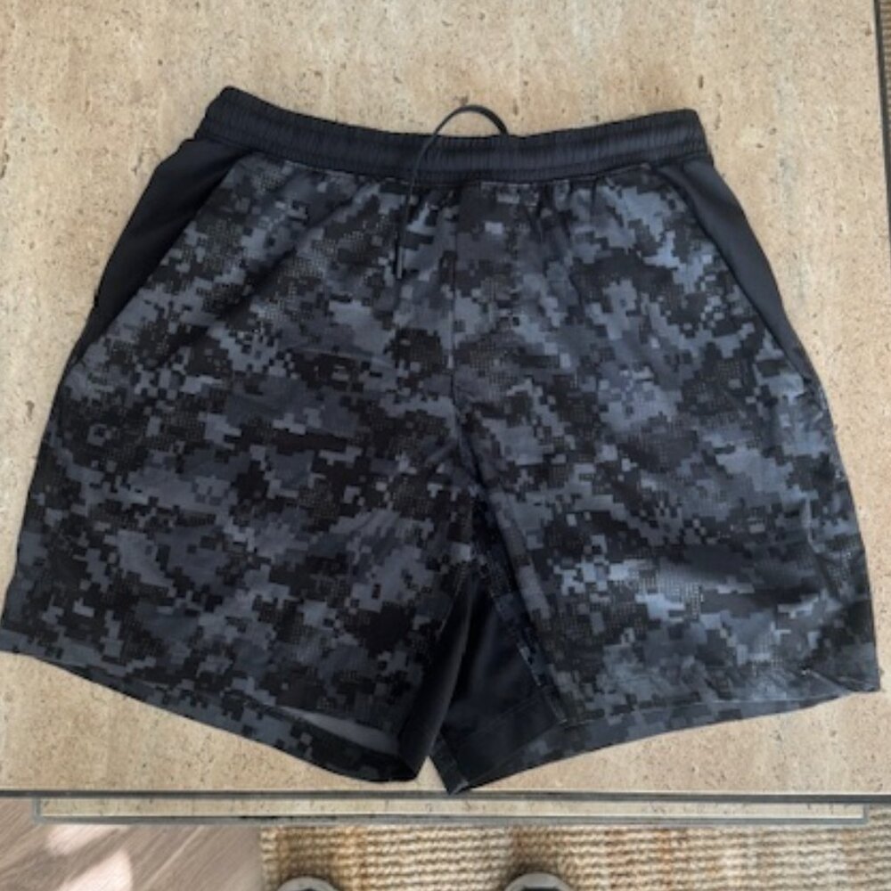 Lululemon Pacebreaker Linerless Shorts - Medium (6" inseam)